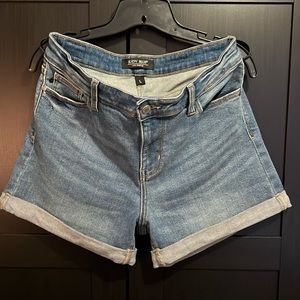 NWOT Judy, blue jean shorts, never worn size large